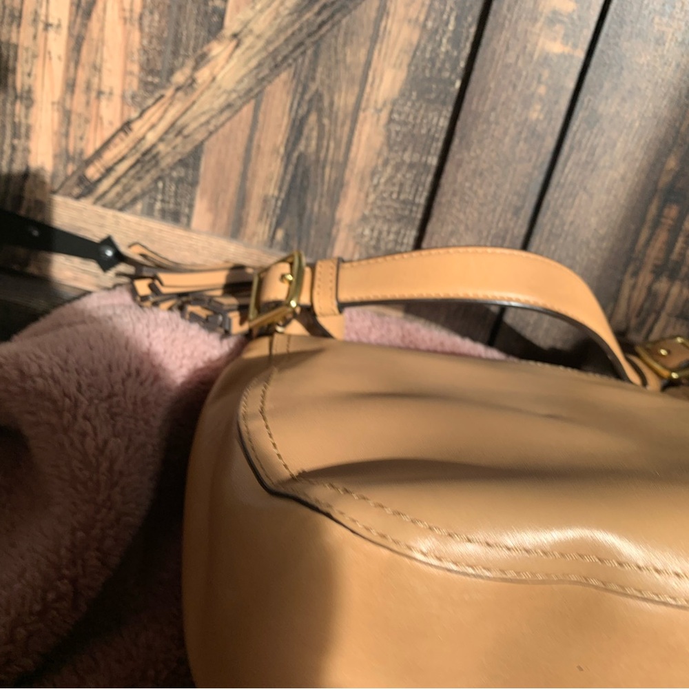 Coach Willis  Light Tan Leather Shoulder Bag with Gold Hardware - Picture 4 of 11